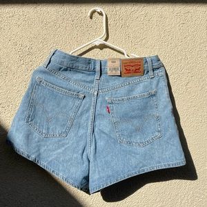 Levi’s High Waisted Mom shorts